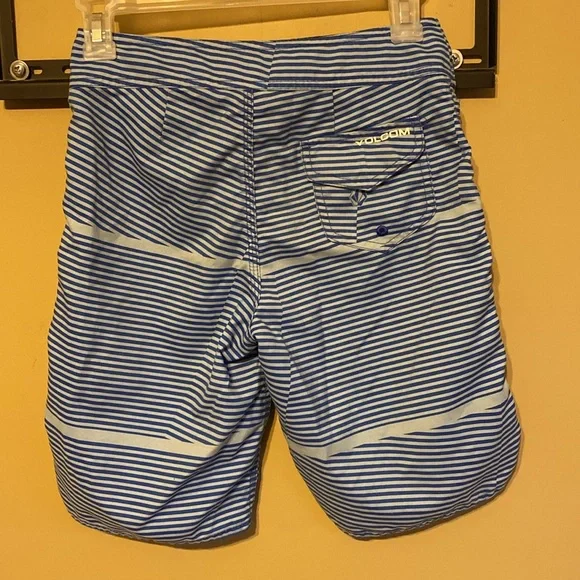 Volcom trunks. - Picture 4 of 5